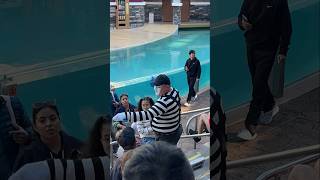 1, 2, 3, 4 get out! 😆😂 Tom the mime Seaworld #seaworldmime #funny #tomthemime #prank #funnyprank