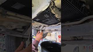 jeep grand cherokee transmission fluid change\u0026گۆڕینی هایدرۆلیکی گێڕ و فلتەری گێڕ و ڕۆن و فلتەری جێب