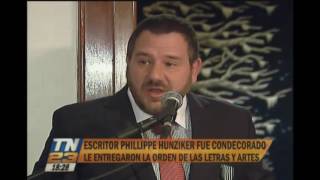 Escritor guatemalteco Phillipe Hunziker fue condecorado por Francia