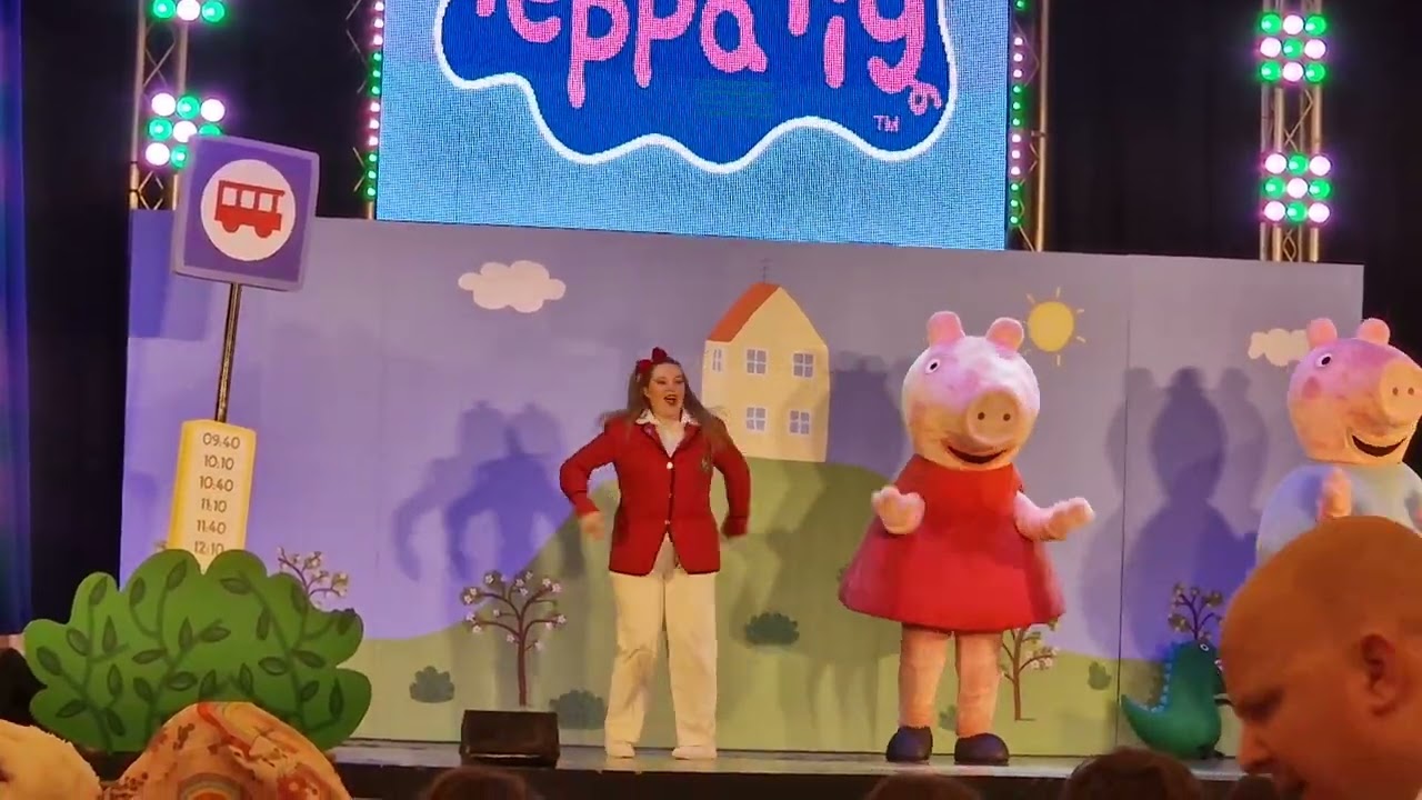 Peppa Pig Show Butlins .friends Song - YouTube