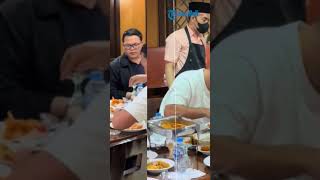 Ditemani Anak Erick Thohir, Patrick Kluivert Makan Nasi Padang