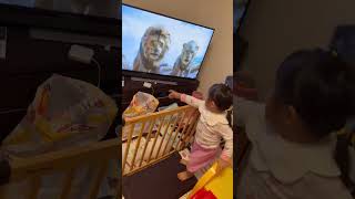 2歳よ、ここはシリアスなシーンだぞ - 2 Years Old: This Is a Serious Moment!#shorts