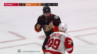 Anthony Mantha vs Ryan Kesler Mar 16, 2018