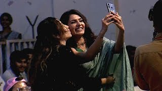 Crazy Fan Takes Selfie With Samantha @ Jaanu Grand Release Event