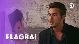 Giovanni vê Cris aos beijos com Marcos! | Elas Por Elas | | TV Globo