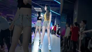 腿比命还长的小姐姐 #shorts #tiktok #douyin #music