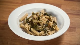 Makaron z pesto z bazylii i koperku z czarnuszką | Dieta w dnie moczanowej