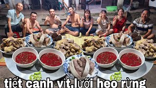 Thánh Ăn 2 tô tiết canh vịt, lưỡi heo rừng chấm với tương bần,lê Toàn Food