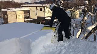 ニセコの除雪方法！屋根の雪バージョン！