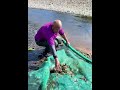 【搞笑漁民真實生活】东北大哥抓大鱼！ fishing shorts