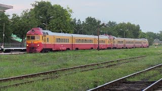 Дизель-поезда Д1-798 и 736 на ст. Унгены / D1-798 and 736 DMU's at Ungheni station