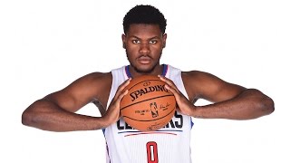 Diamond Stone Scores 31 Points in 25 Minutes in NBA D-League Debut