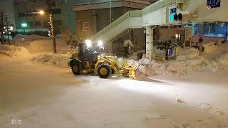 道路わきに雪を寄せる、 除雪ドーザ！