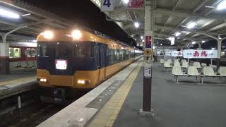 近鉄5200系+1233系急行松阪行き到着と12200系12345編成特急名古屋行き発車と15400系団体貸切列車通過