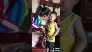 Thiếu nữ dụ dỗ con trai nhà lành hôn môi 😂😂😂