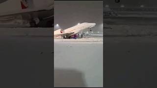 Jets literally frozen on the runway due to heavy snowfall in Munich, Germany #ytshorts #shorts