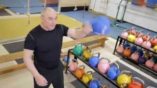 Johann Martin stellt sein Summitthema funktionelles Kettlebelltraining vor.