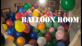 900 Balloons in a Room