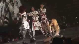 2NE1 - "I DON'T CARE (Rock Ver.)" LIVE PERFORMANCE
