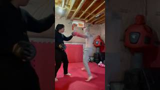 padwork with the Kru! combo of the day! (BONUS) #nakmuay #muaythai #homegym