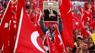 Köln: Zehntausende Erdogan-Anhänger demonstrieren gegen Putschversuch