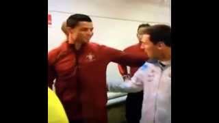 Lionel Messi Saluda a Cristiano Ronaldo antes del Partido Portugal vs Argentina 18 11 2014