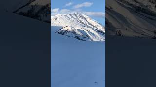 新疆滑雪｜今天晴天，骑马拍到了超美的日落金山