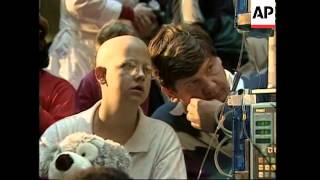 USA: WASHINGTON: HILLARY CLINTON VISITS CHILDREN'S HOSPITAL