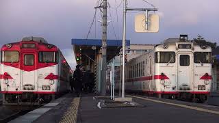 JR八戸線　キハ40 447D 鮫駅　到着〜発車