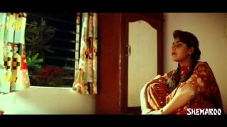 Deyyam Horror Movie Scenes - Maheswari seeing a spirit in the mirror - J D Chakravarthy