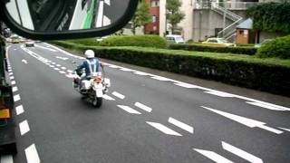 2011/10/19 SUZUKI GSF1200P 白バイ走り去る 春日町交差点付近