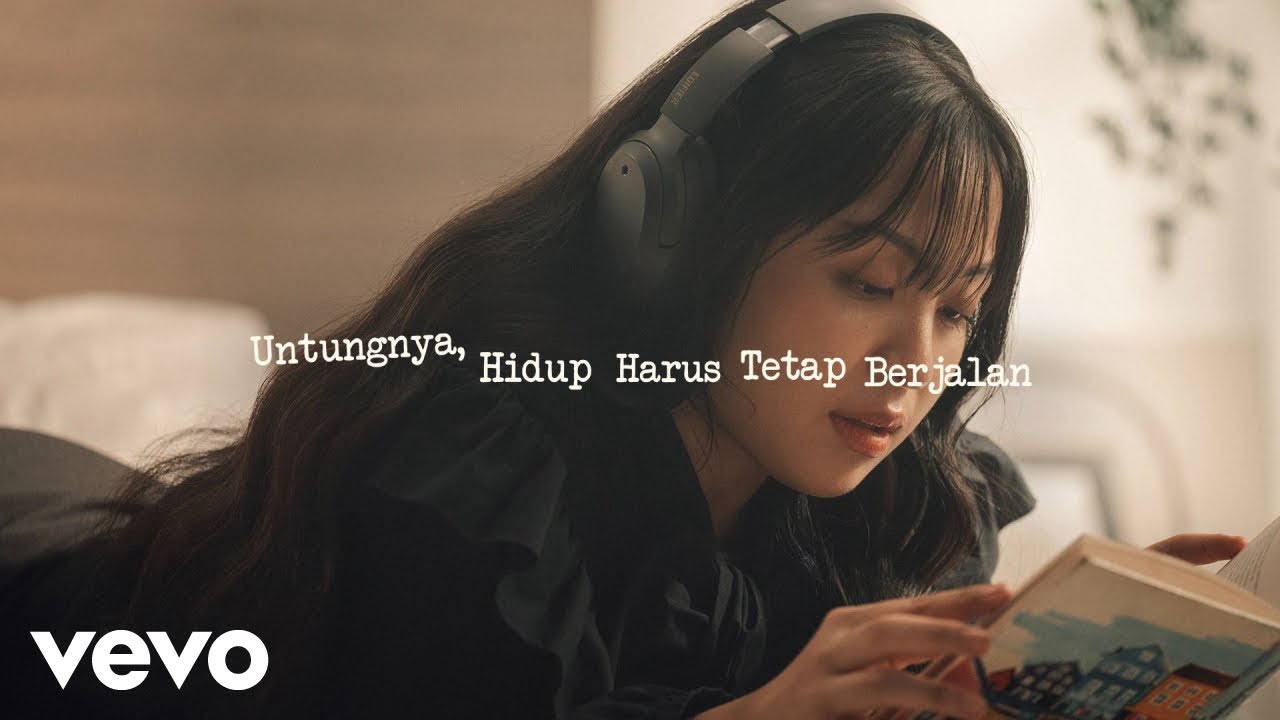 Bernadya - Untungnya, Hidup Harus Tetap Berjalan (Official Video ...