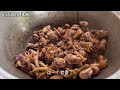 山东阳谷张秋炖鸡，8只鸡一锅炖，先用酱炒，再加开水，味道真好