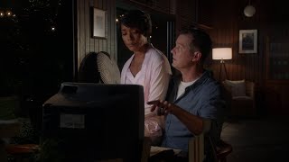 9-1-1 5x09 - Athena and Bobby look at old security footage of a casino robbery