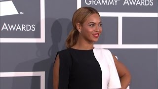 Oops Beyonce Suffers Wardrobe Malfunction During Nyc Show