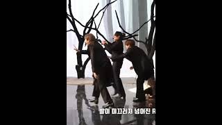 Namjoon being effortlessly funny 😂😅💟