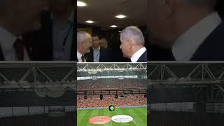 Derbiyi izlemeye gelen Ali Koç'a Nef Stadı'nda yoğun ilgi