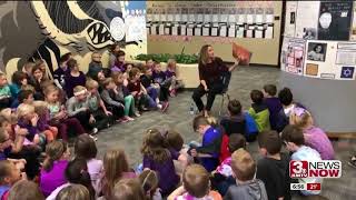 Griswold reads to Bennington Elementary students