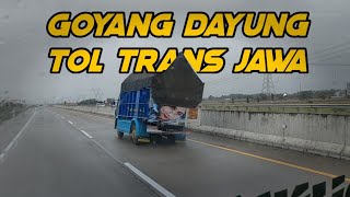 BERNYANYI SAMBIL BERGOYANG