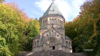 Votivkapelle mit Kreuz im See für König Ludwig II in Berg am Starnberger See