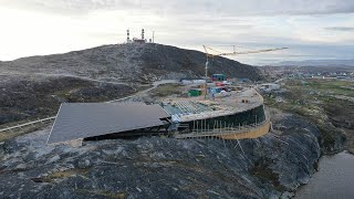 Ilulissat Isfjordscenter - travlhed inden dørene kan åbnes