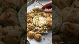 Garlic Butter Baked Brie Wreath 🤤 #appetizer #recipe #charcuterie #cheese #dinnerparty #brie