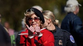 Jane Fonda recibió el premio BAFTA siendo arrestada