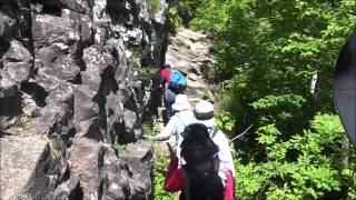 八剣山　スリル満点の岩陵に立つ！