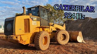 TRABALHANDO COM A PÁ CARREGADEIRA || CATERPILAR 924HZ