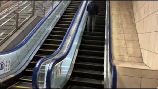 【ダイコー　日立】3X エスカレーター　地下鉄桜木町駅改札外　3X escalator Sakuragicho station Yokohama subway line Japan