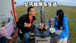 终于把乞丐版房车开到青海湖边露营，搞整只羊腿烤起吃，太爽了