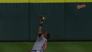 BAL@HOU: Jones makes a nice grab in the second