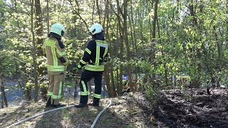 Waldbrand in Falkensee gelöscht, Feuerwehr führt auch Brandschutzmaßnahme durch