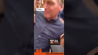 Bolsonaro sofre queda enquanto cumprimentava apoiadores em BH; VEJA VÍDEO